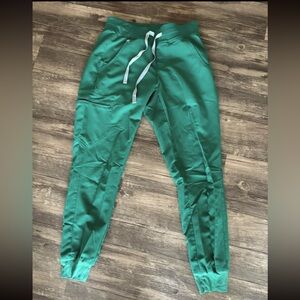 FIGS Zamora joggers in hunter green